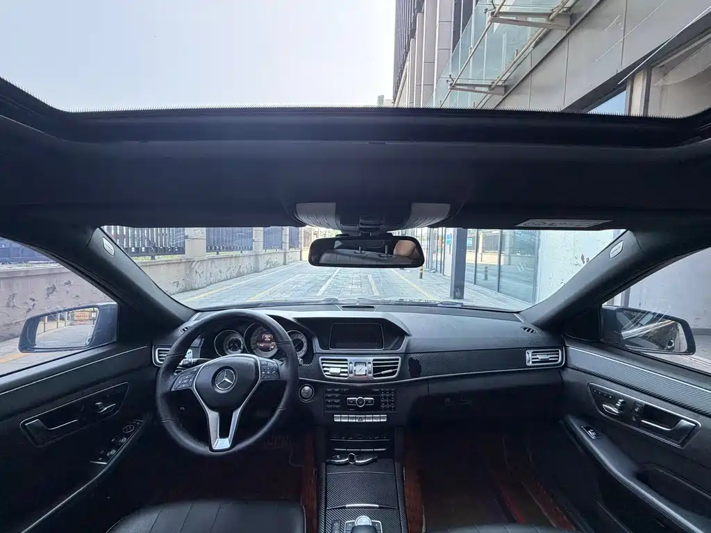 Mercedes-Benz E-Class — миниатюра 9