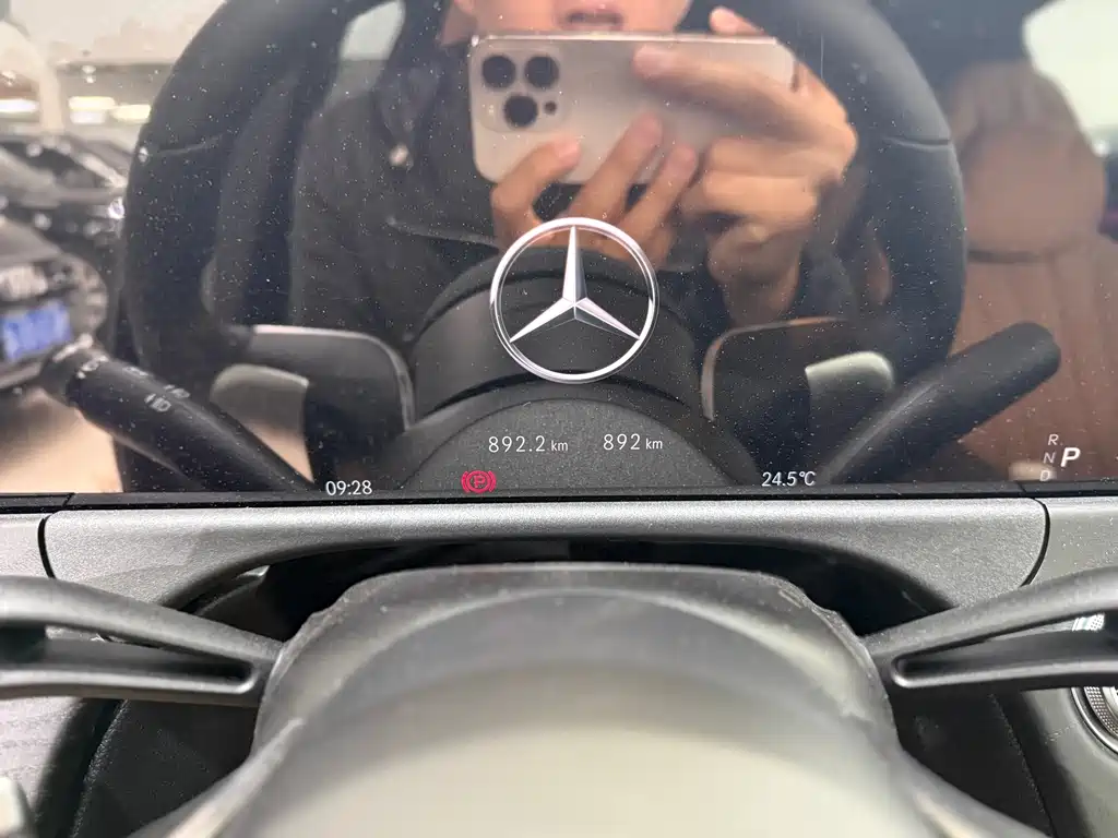 Mercedes-Benz E-Class — миниатюра 8