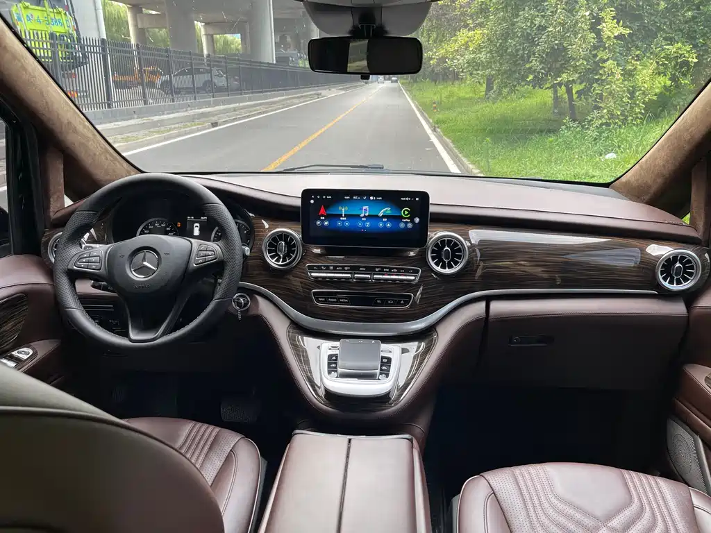 Mercedes-Benz Vito 2021 2.0T Elite 7 мест