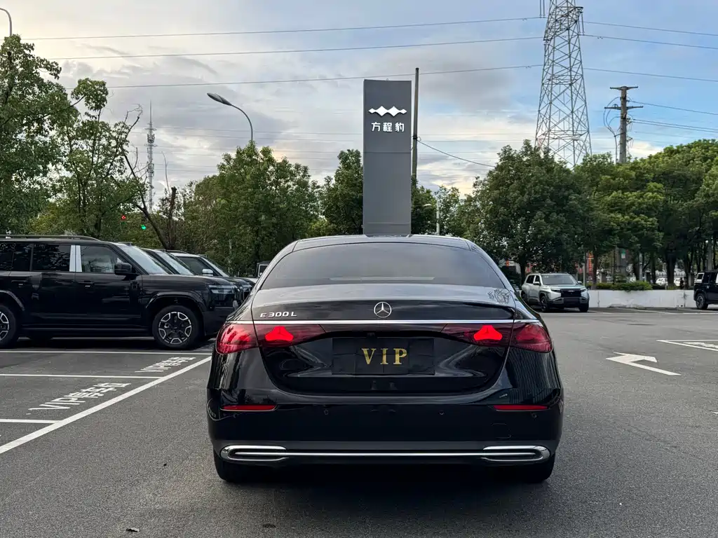 Mercedes-Benz E-Class — миниатюра 19