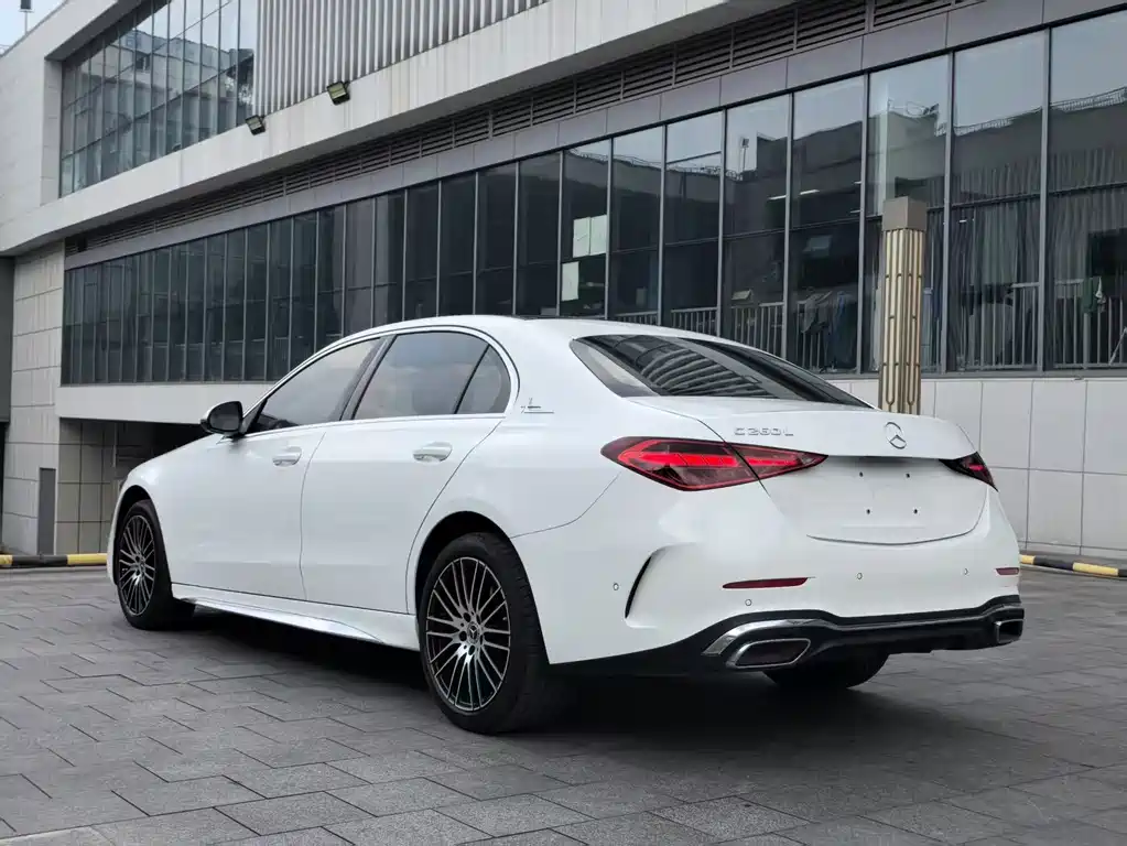 Mercedes-Benz C-Class — миниатюра 11