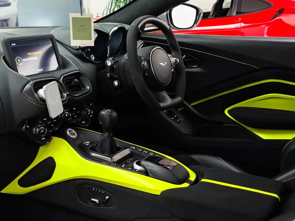 Aston Martin V8 Vantage 2020 4.0T V8 Coupe