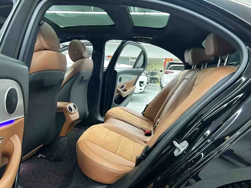 Mercedes-Benz E-Class — миниатюра 8