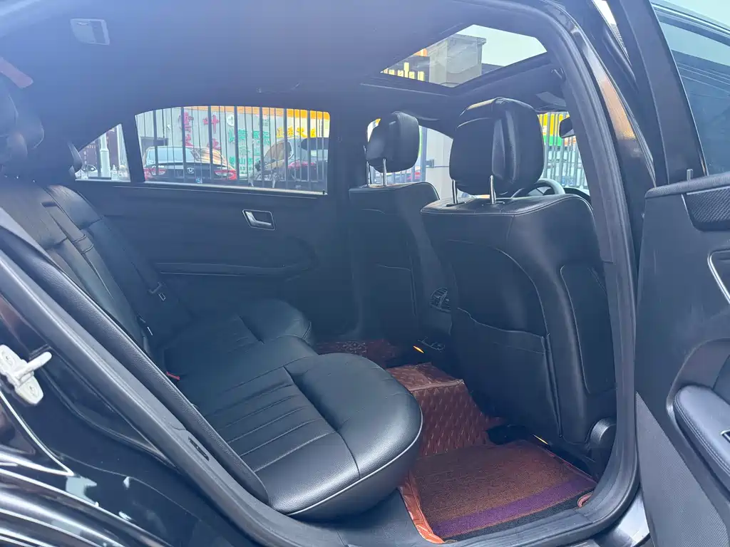 Mercedes-Benz E-Class — миниатюра 11