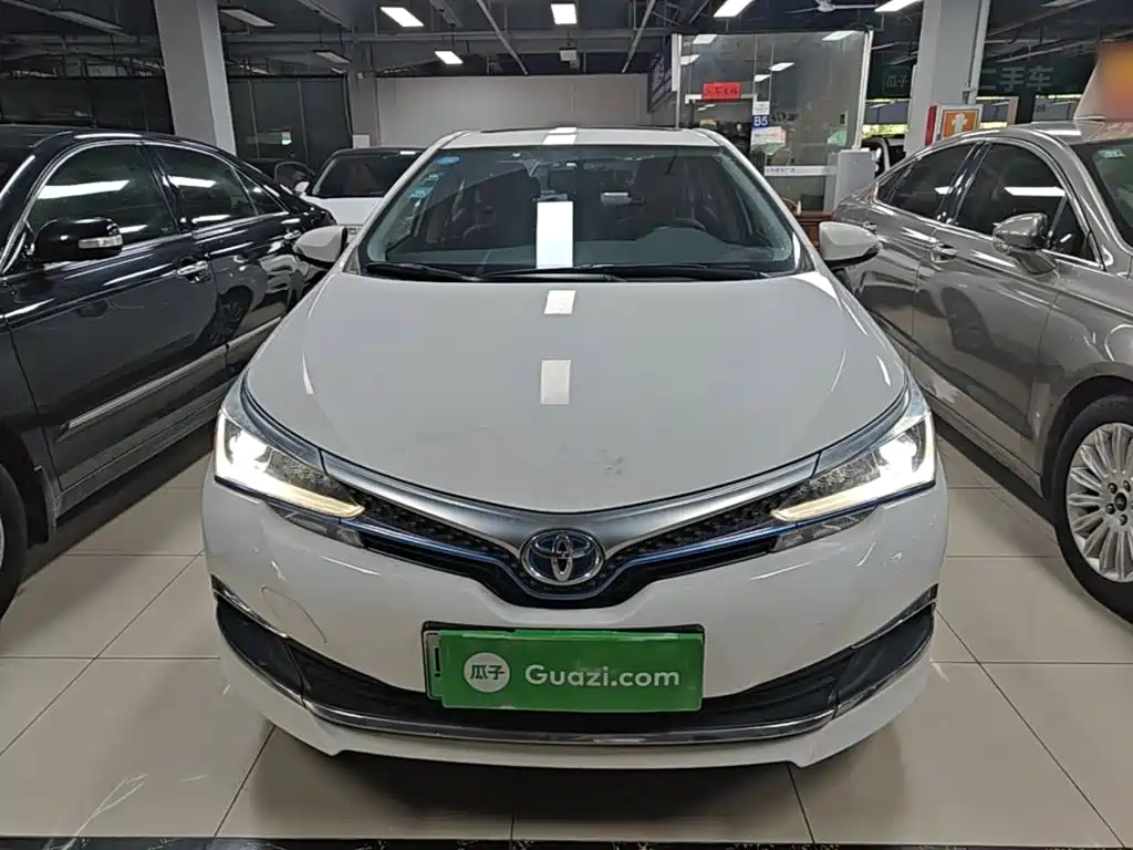 Toyota Corolla Hybrid — миниатюра 3