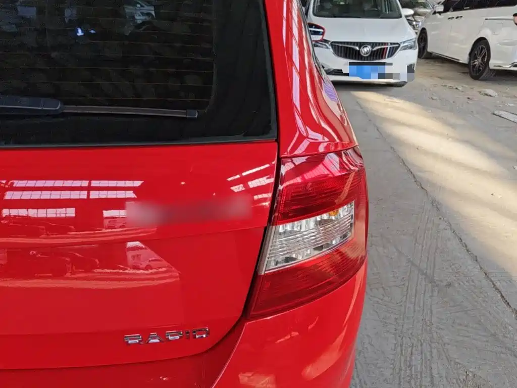 Skoda Rapid Spaceback — миниатюра 8
