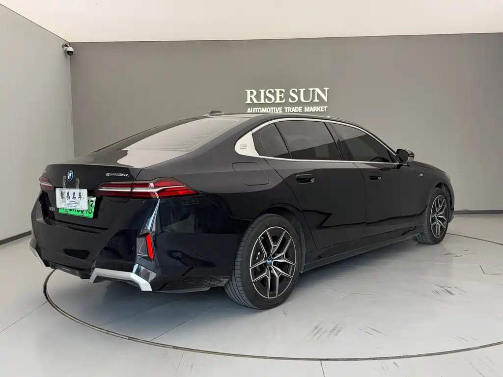 BMW i5 — миниатюра 5