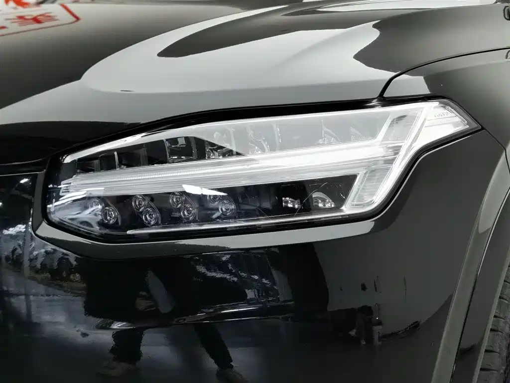 Volvo XC90 2023 T8 RECHARGE Luxury 7 мест