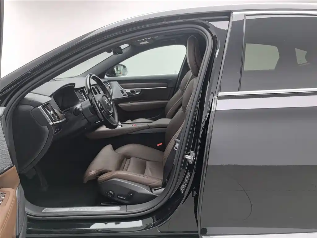 Volvo S90 2023 B5 Luxury