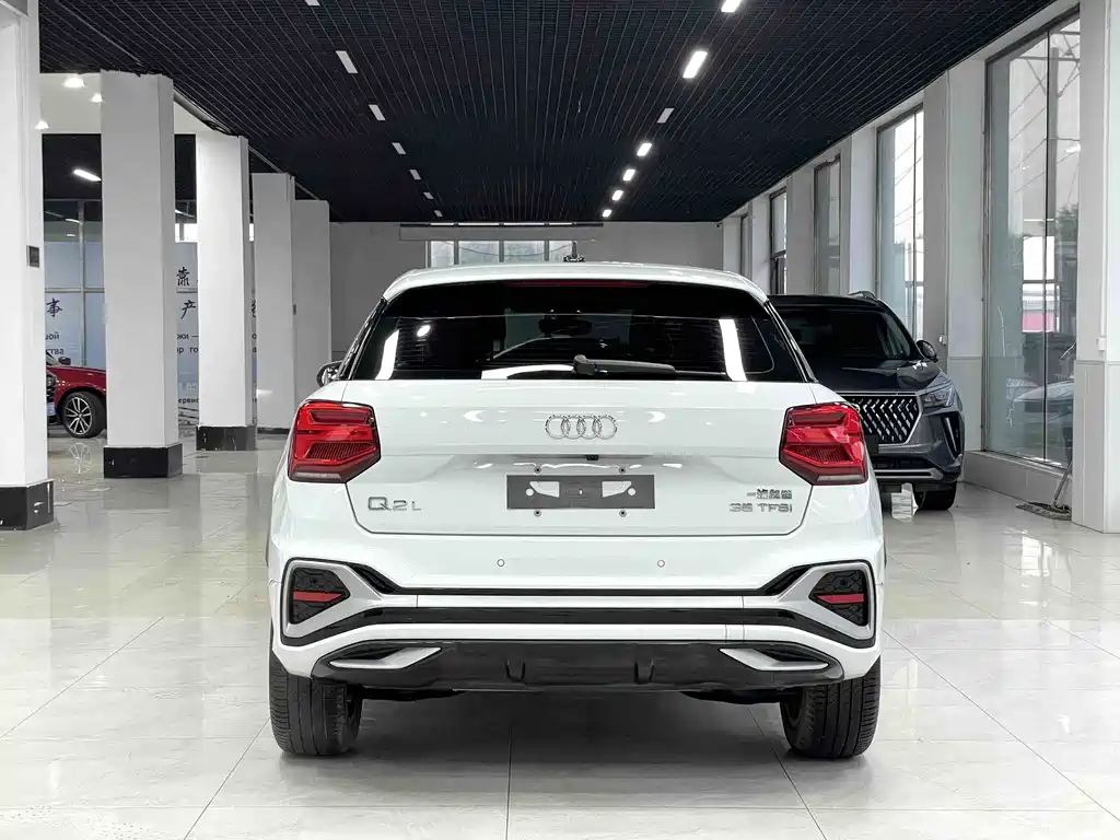 Audi Q2L 2022 35 TFSI Fashion