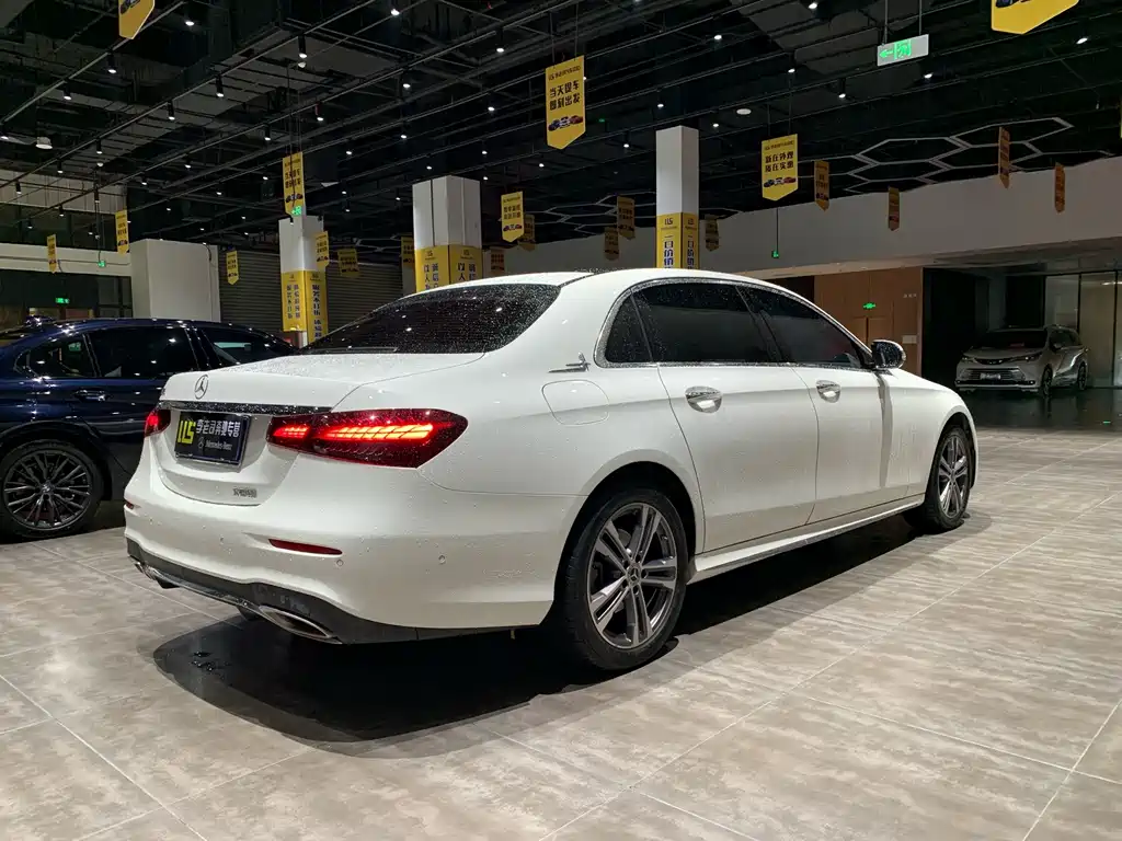 Mercedes-Benz E-Class — миниатюра 5