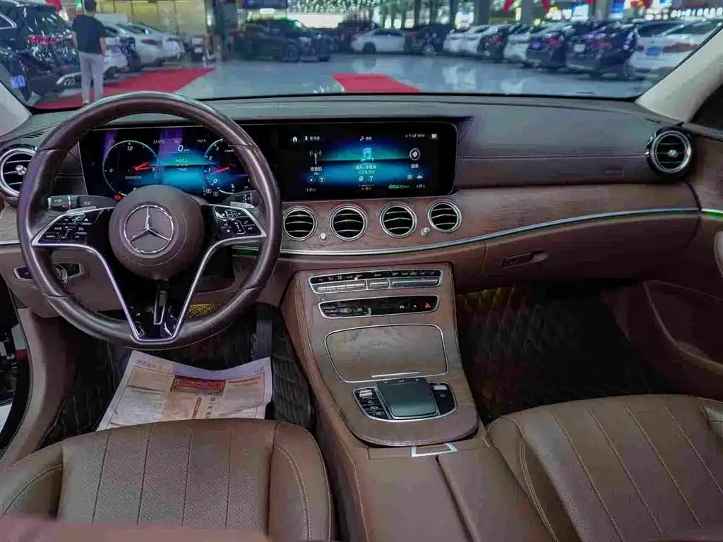 MERCEDES-BENZ E CLASS