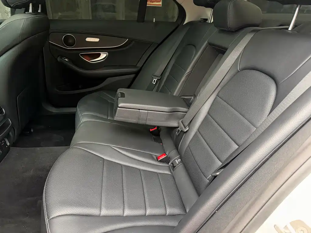 Mercedes-Benz C-Class — миниатюра 7