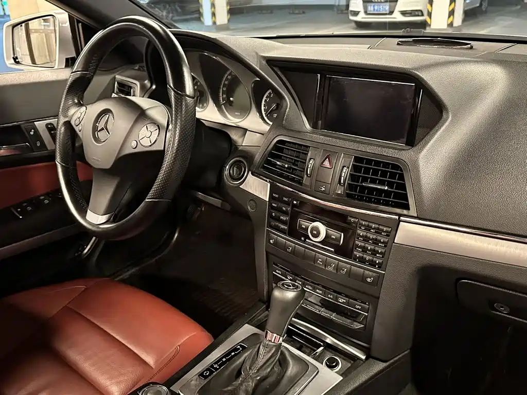 Mercedes-Benz E-Class (Import) — миниатюра 12