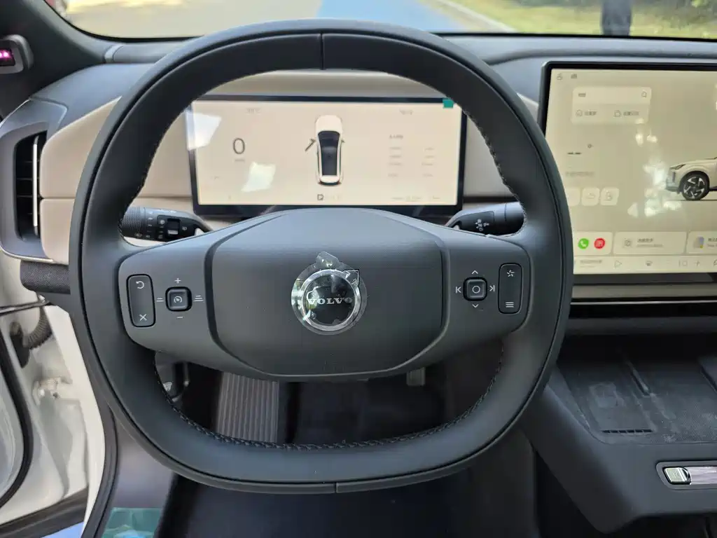 Volvo XC70 PHEV — миниатюра 4