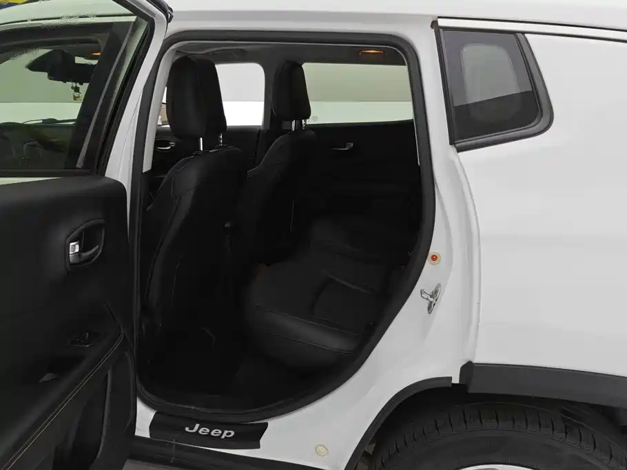 Jeep Compass — миниатюра 11