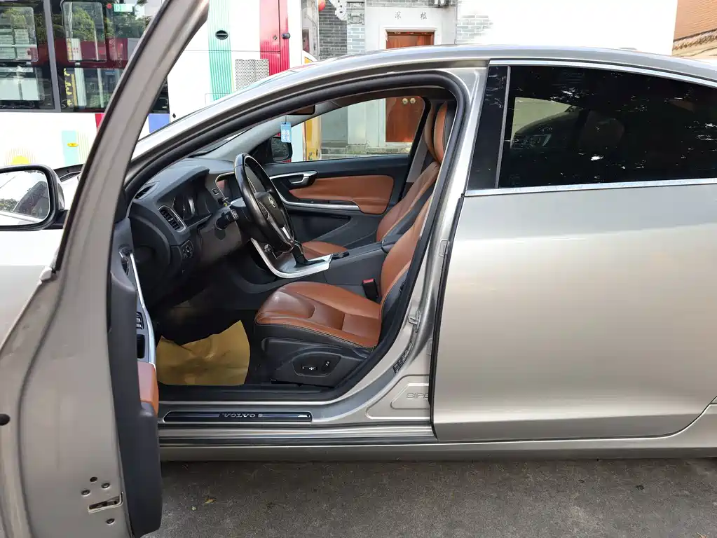 Volvo S60 — миниатюра 23