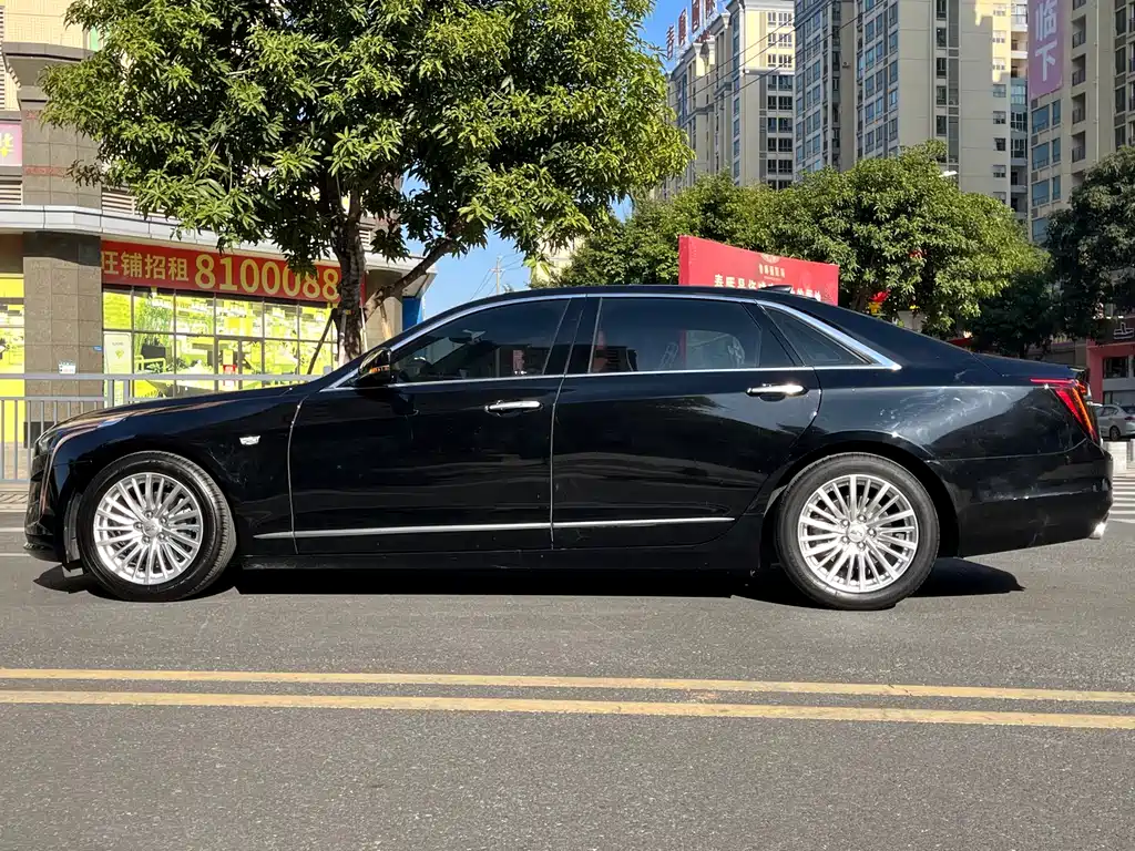 CADILLAC CT6