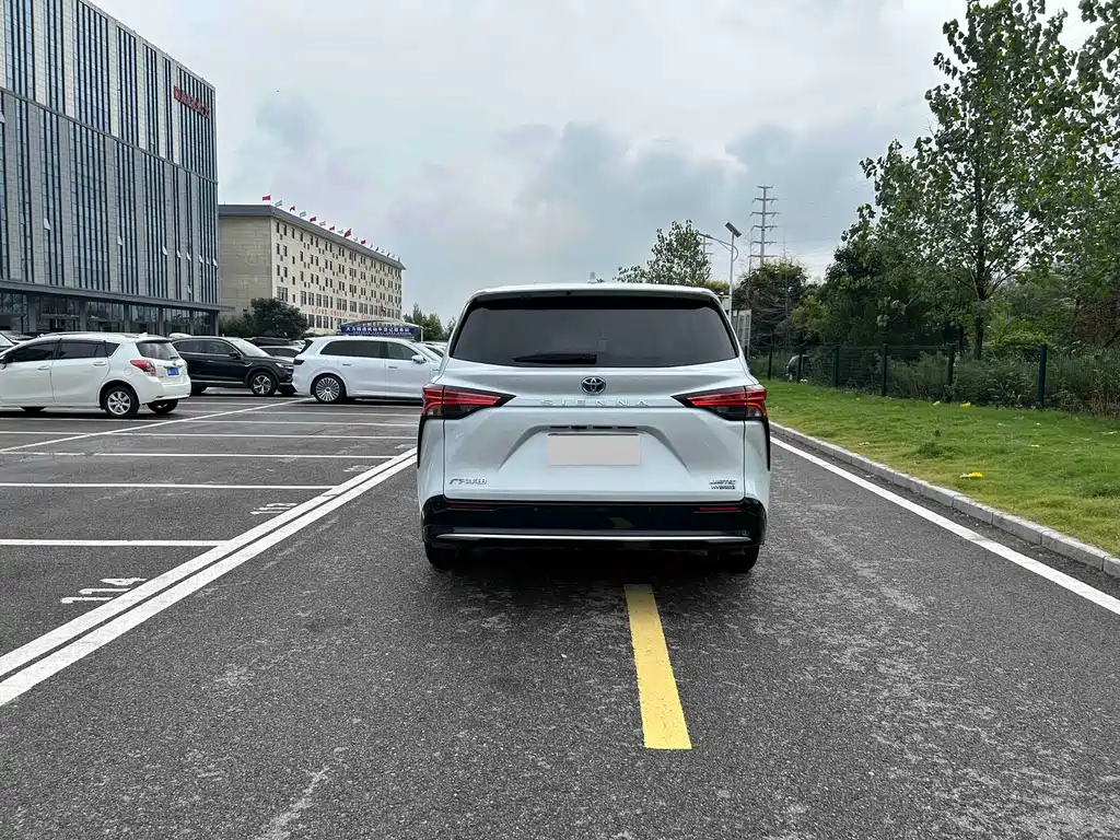 Toyota Sienna — миниатюра 16
