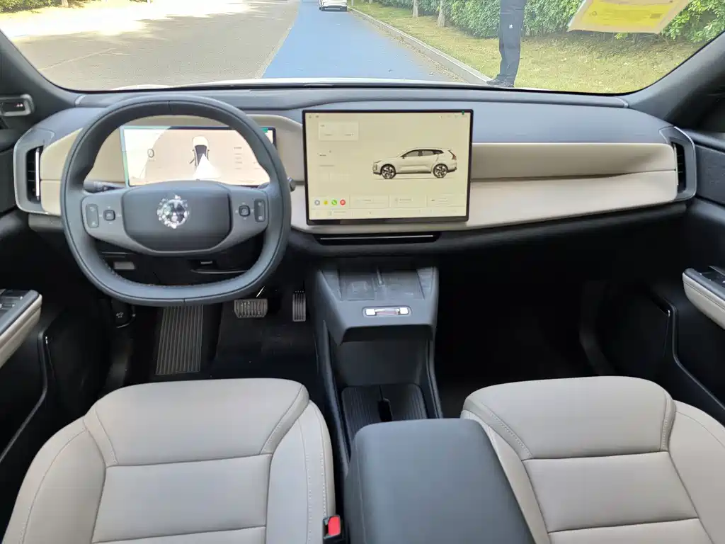 Volvo XC70 PHEV — миниатюра 6