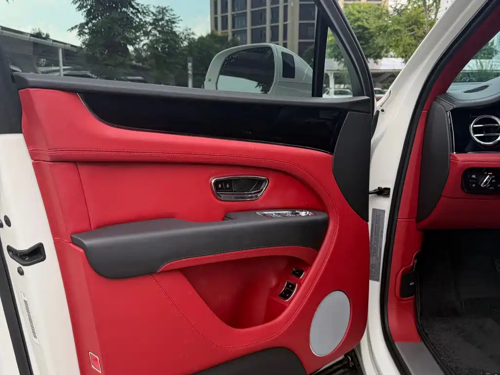 Bentley Bentayga — миниатюра 16