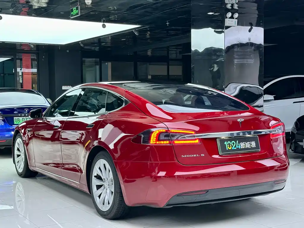 Tesla Model S — миниатюра 6