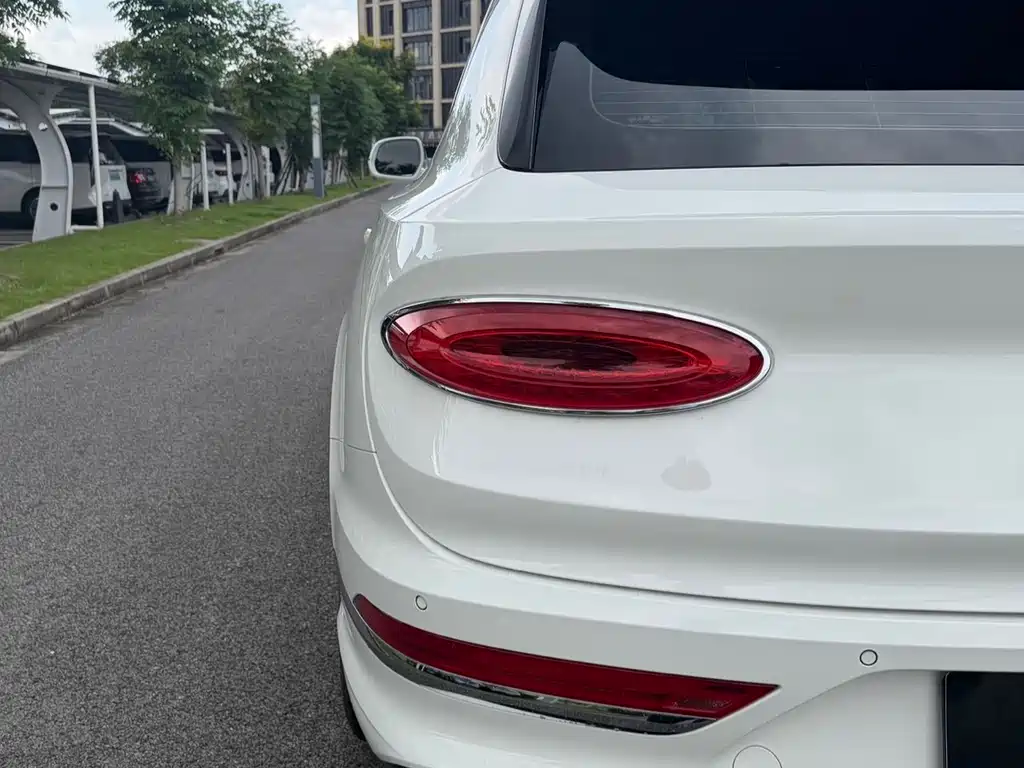Bentley Bentayga — миниатюра 11