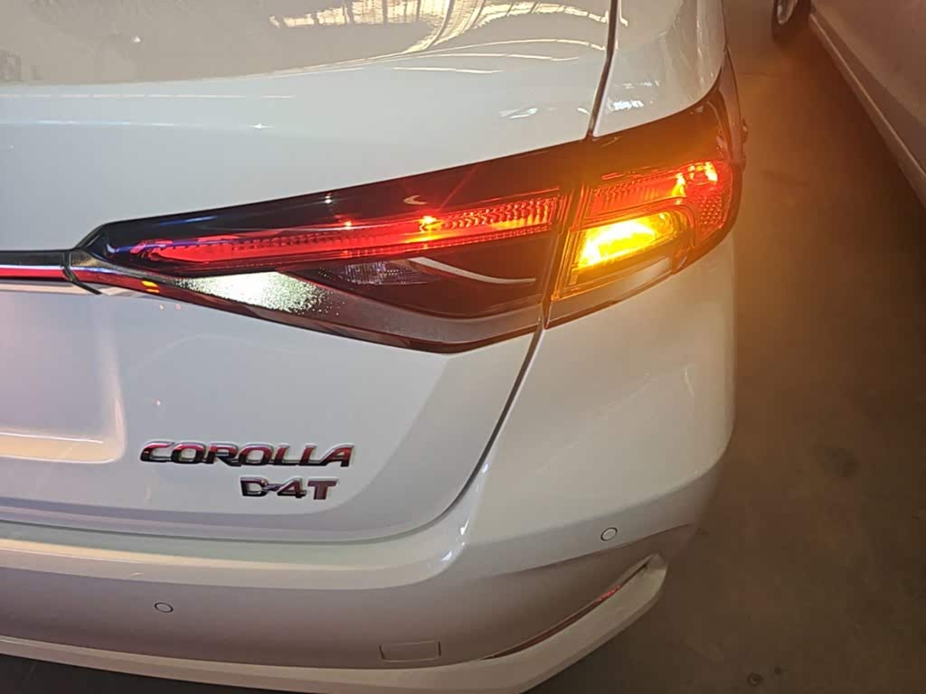 Toyota Corolla 1.2 л 2022 г. Белый, пробег 29900 км