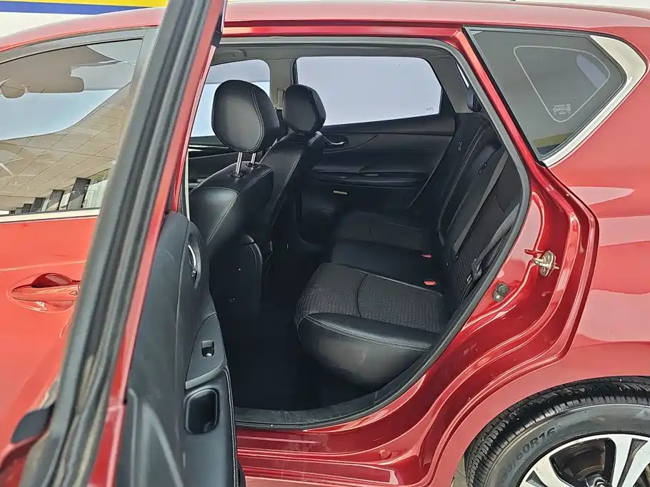 Nissan Tiida — миниатюра 11