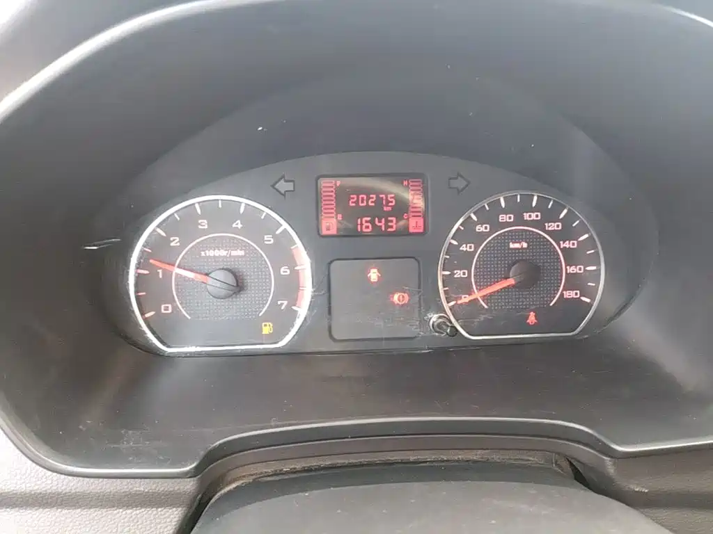 Wuling Hongguang V — миниатюра 8