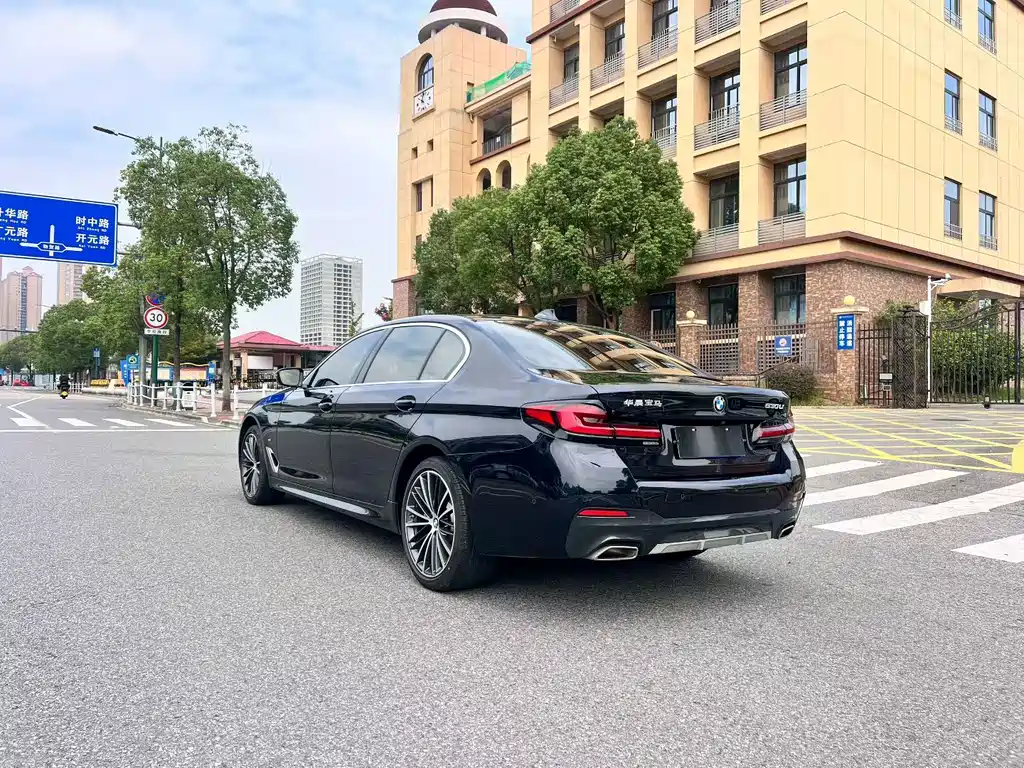 BMW 5 Series — миниатюра 9