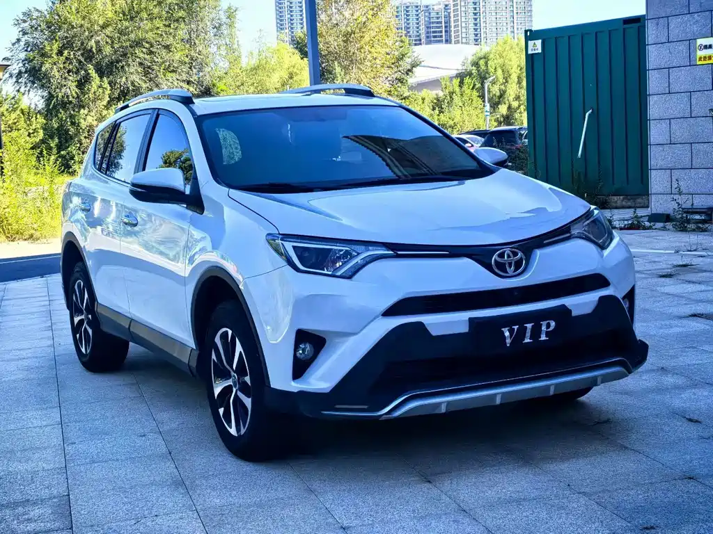 Toyota RAV4 — миниатюра 3
