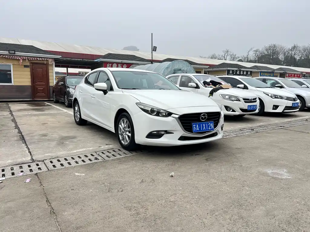 Mazda Mazda3 3 2017 1.5L AT Luxury V