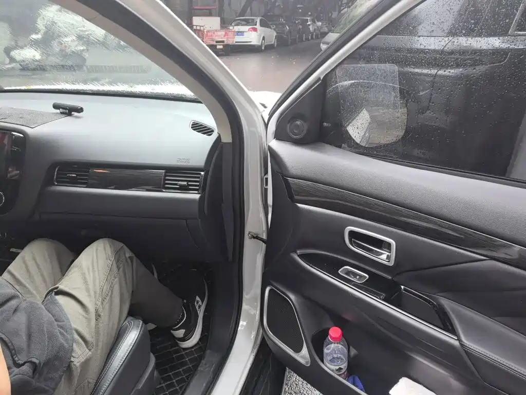 Mitsubishi Outlander — миниатюра 19