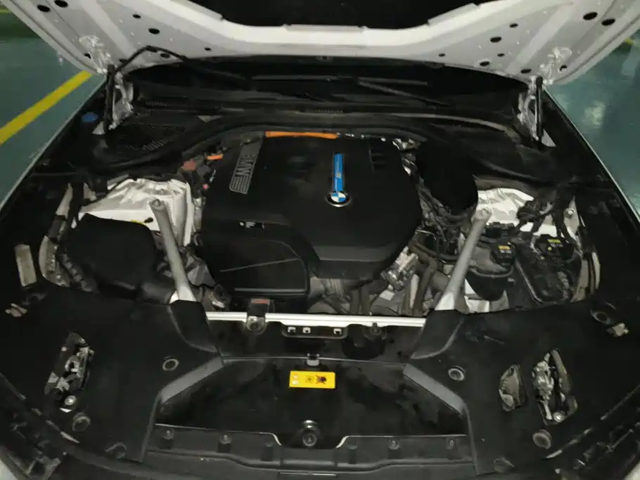 BMW 5 Series New Energy — миниатюра 10