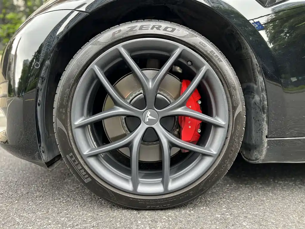 Tesla Model 3 — миниатюра 17