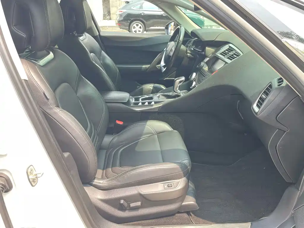DS 5 1.6T Luxury Edition THP160, фото 6