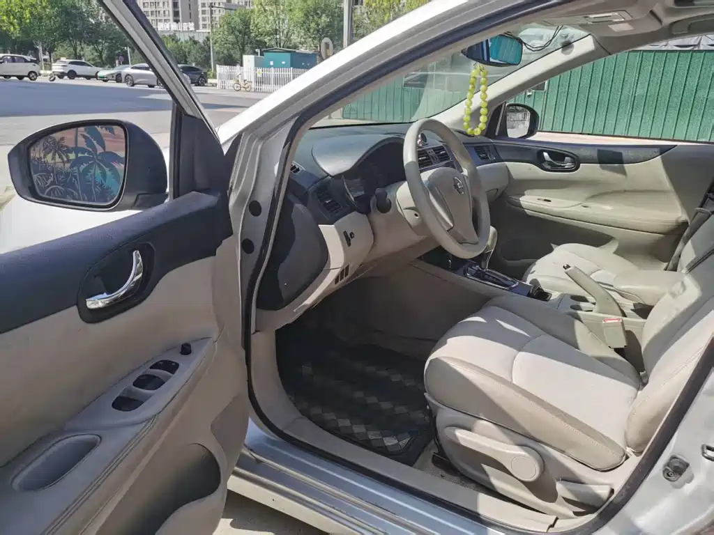 Nissan Tiida — миниатюра 7