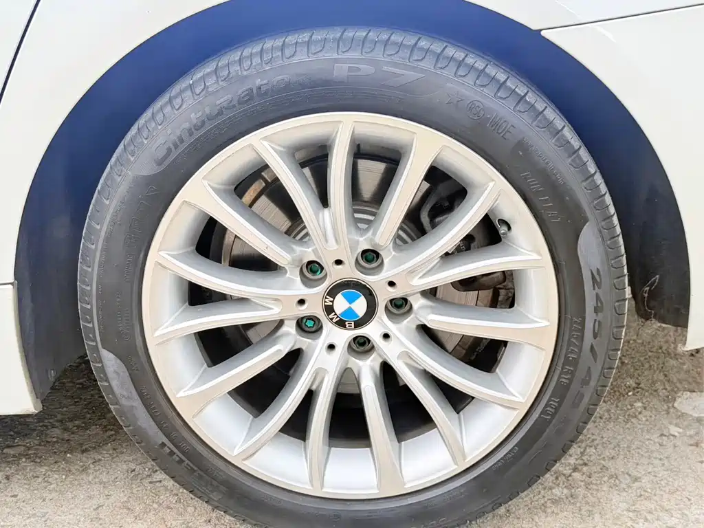 BMW 5 Series — миниатюра 8