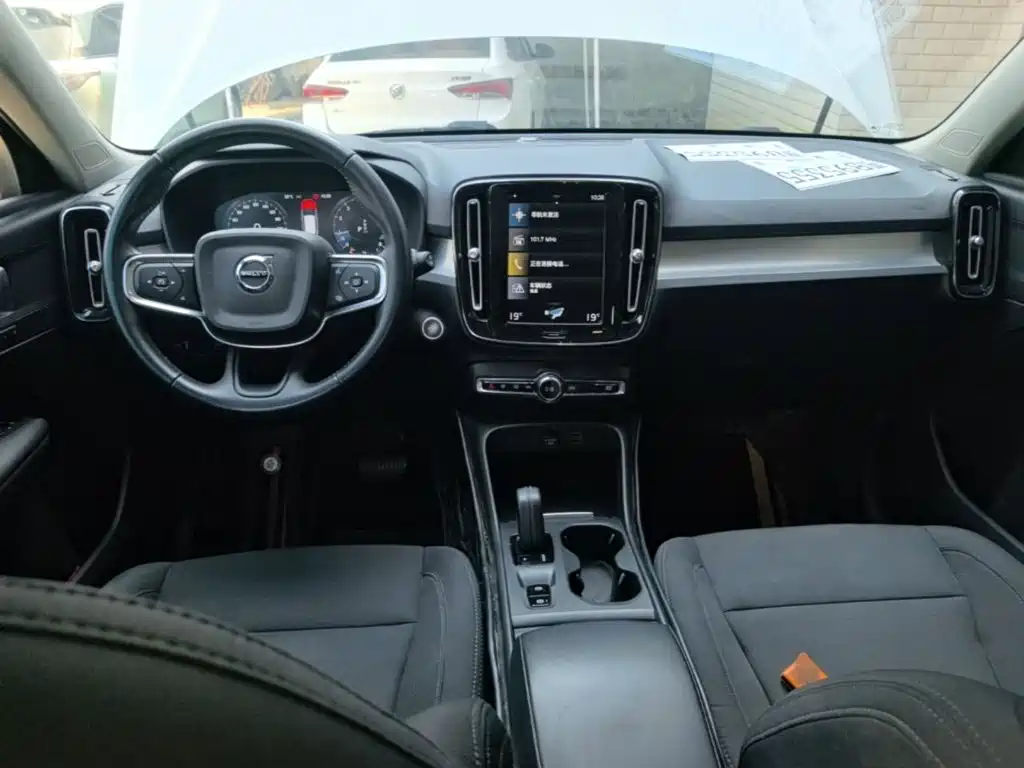 Volvo XC40 — миниатюра 10