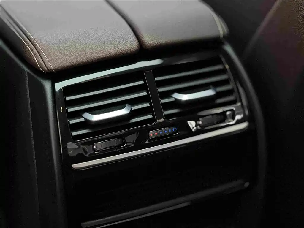BMW 5 Series — миниатюра 19