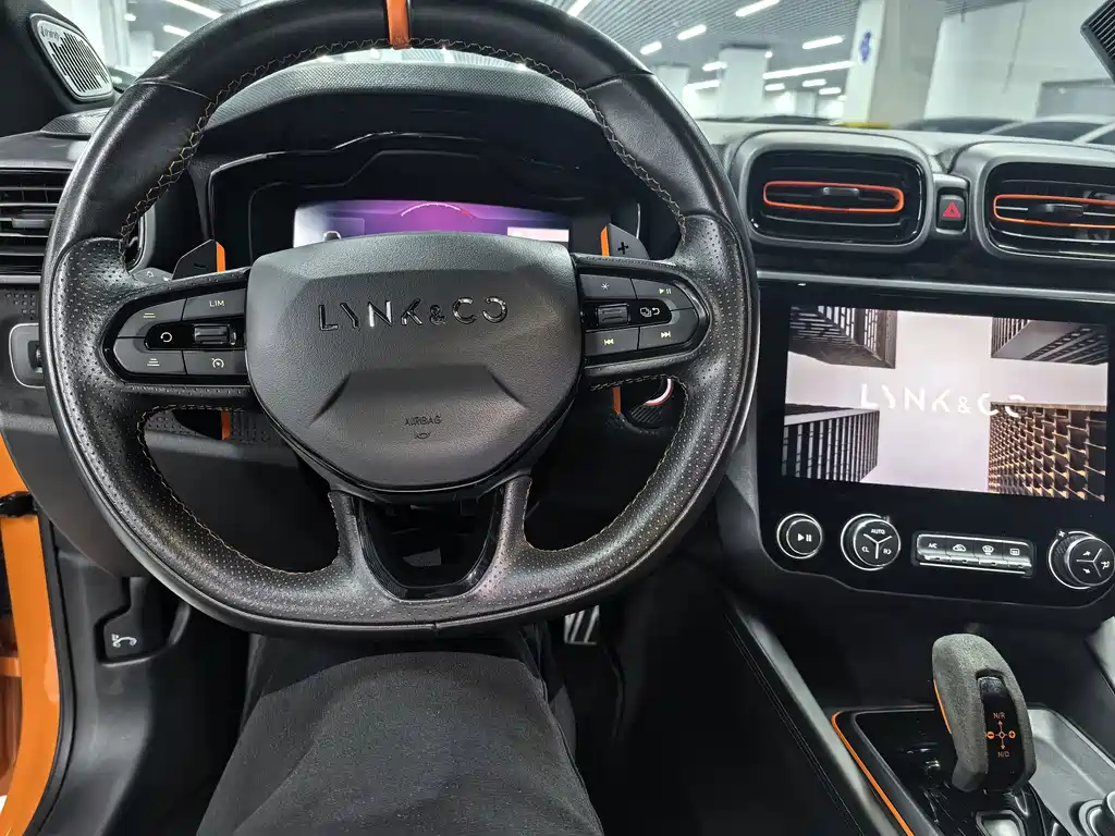 Lynk & Co 02 Hatchback — миниатюра 5