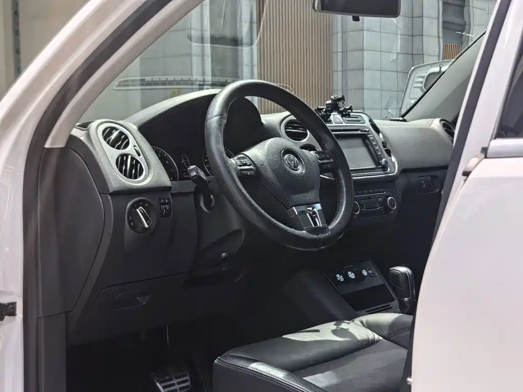 Volkswagen Tiguan — миниатюра 11