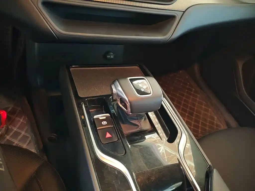 Hongqi Hongqi E-QM5 — миниатюра 14