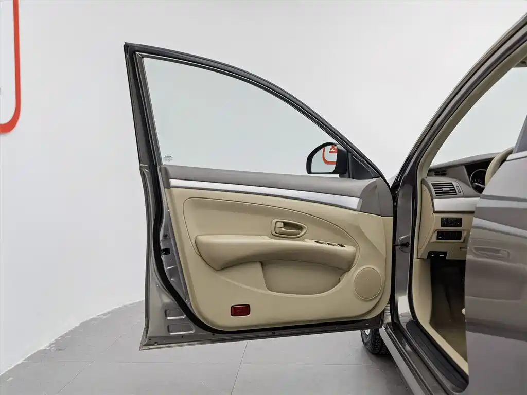 Nissan Sylphy 2012 1.6XL MT Luxury