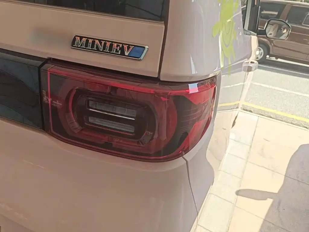 Wuling MINIEV — миниатюра 8