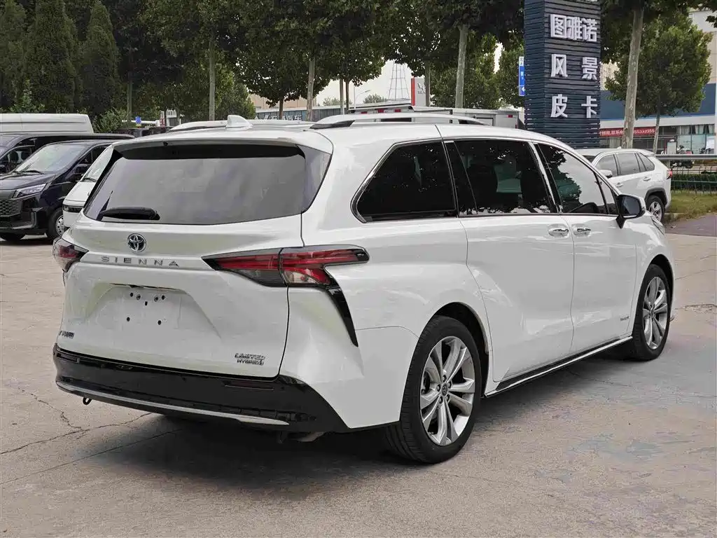 Toyota Sienna — миниатюра 4