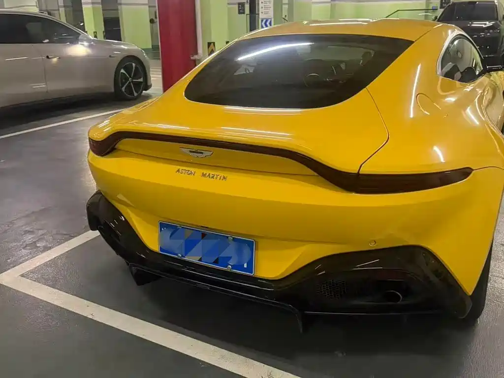 Aston Martin V8 Vantage 2018 4.0T V8 Coupe