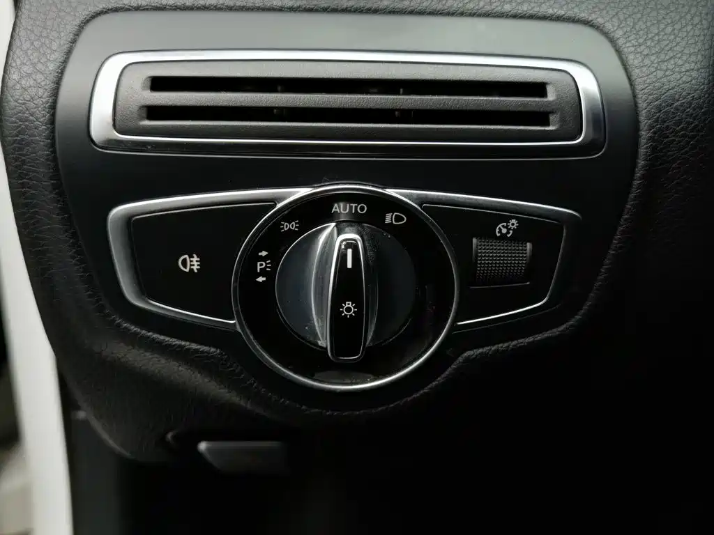 Mercedes-Benz C-Class (Import) — миниатюра 21