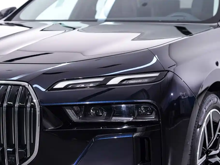 BMW 7 Series — миниатюра 10